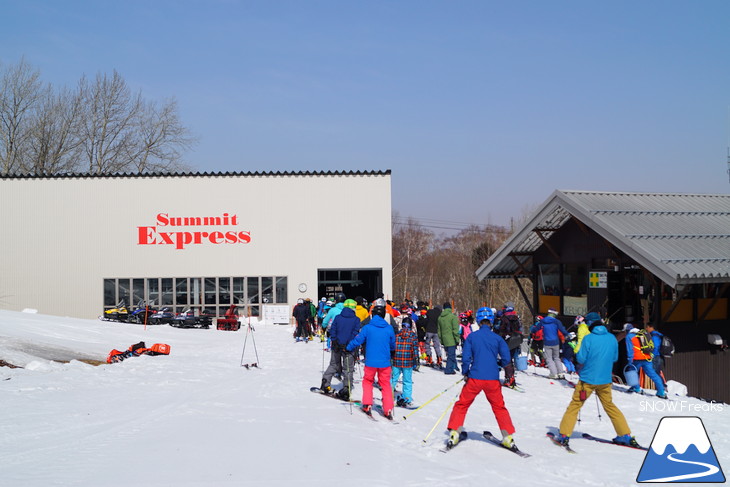 サッポロテイネ 現在積雪 215cm。山麓まで思いっきり滑れます！